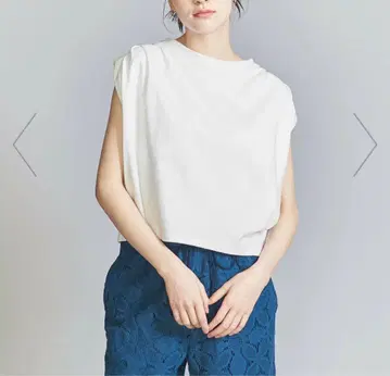 턱 숄더 슬리브 컷 티셔츠