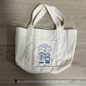명탐정 코난 토트백 화이트 컬러