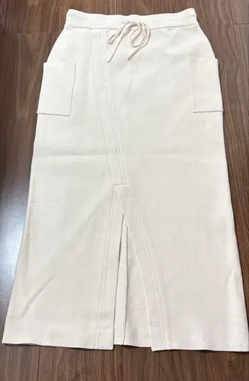 아이보리 슬릿 타이트 스커트
