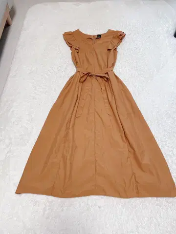 DRWCYS 카멜 프릴 소매 롱 원피스