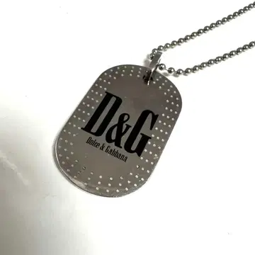 D&G 실버 도그 태그 목걸이