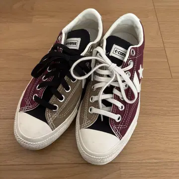 CONVERSE 좌우 비대칭 스니커즈 와인 레드/베이지/블랙