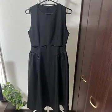 미에레 그랑데 블랙 슬리브리스 원피스 미사용 새상품