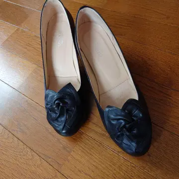 MODELLO 나사 리본 포함 블랙 컬러 펌프스 24cm EEE 일본제