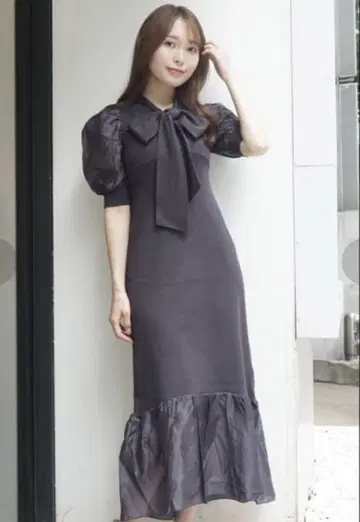 새상품 MERCURYDUO 이소재 슬리브 보타이 니트 원피스