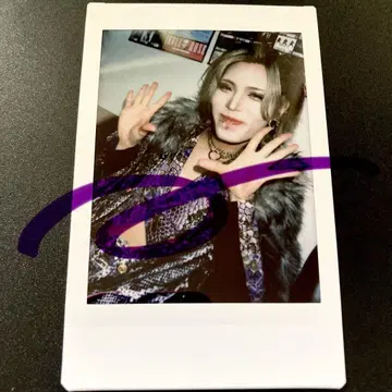 0.1g의 오산 가와무라 유유키 씨 폴라로이드