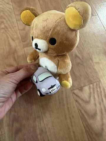 리락쿠마 봉제 인형과 비츠 미니카 세트