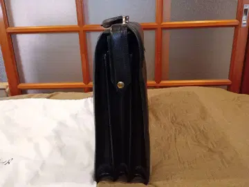 LE TANNEUR 블랙 가죽 비즈니스 백