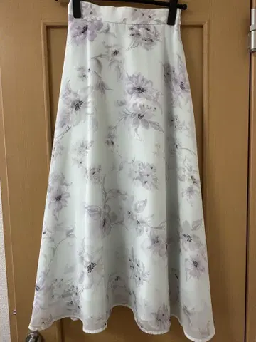 노엘라 플라워 프린트 플레어 스커트
