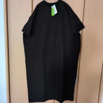 어반 리서치 도어 블랙 티셔츠 반팔 원피스
