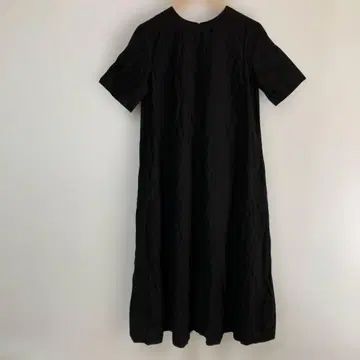 어반 리서치 블랙 반팔 A 라인 원피스