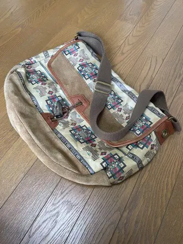 마스터피스 숄더백 패턴 가죽