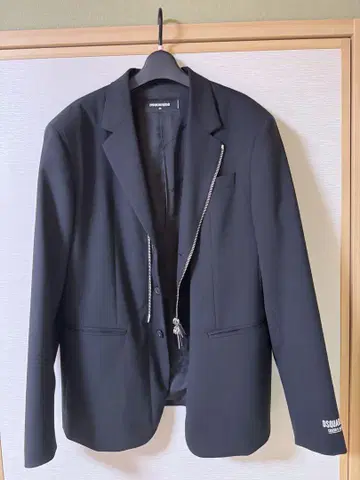 DSQUARED2 라이더 자켓 스타일의 테일러드 자켓