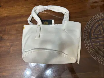 화이트 가죽 핸드백 미사용 택 포함
