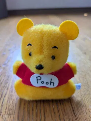 푸우 봉제 인형 빨간 셔츠