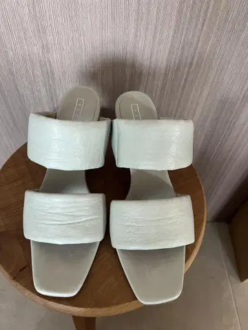 YOSHITO 뮬 샌들 새상품급 23.5cm 라이트 그레이