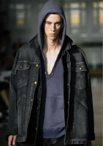 화이트 마운티니어링 18ss 레이스업 후드티