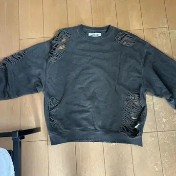 WHITELAND/화이트랜드/DAMEGE WIDE SWEAT