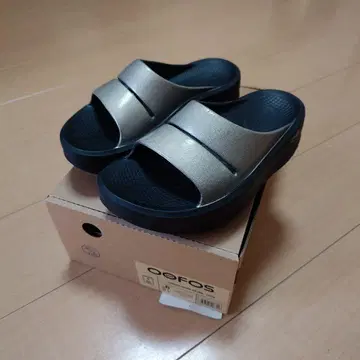 우포스 샌들 OOMEGA OOAHH LUXE