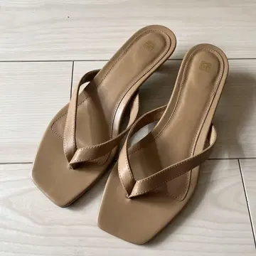 새상품 Toteme 플립플랍 샌들 THE FLIP FLOP HEEL