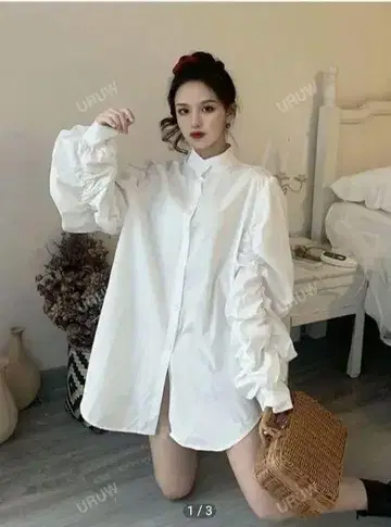 프릴이 달린 오버 사이즈 화이트 셔츠