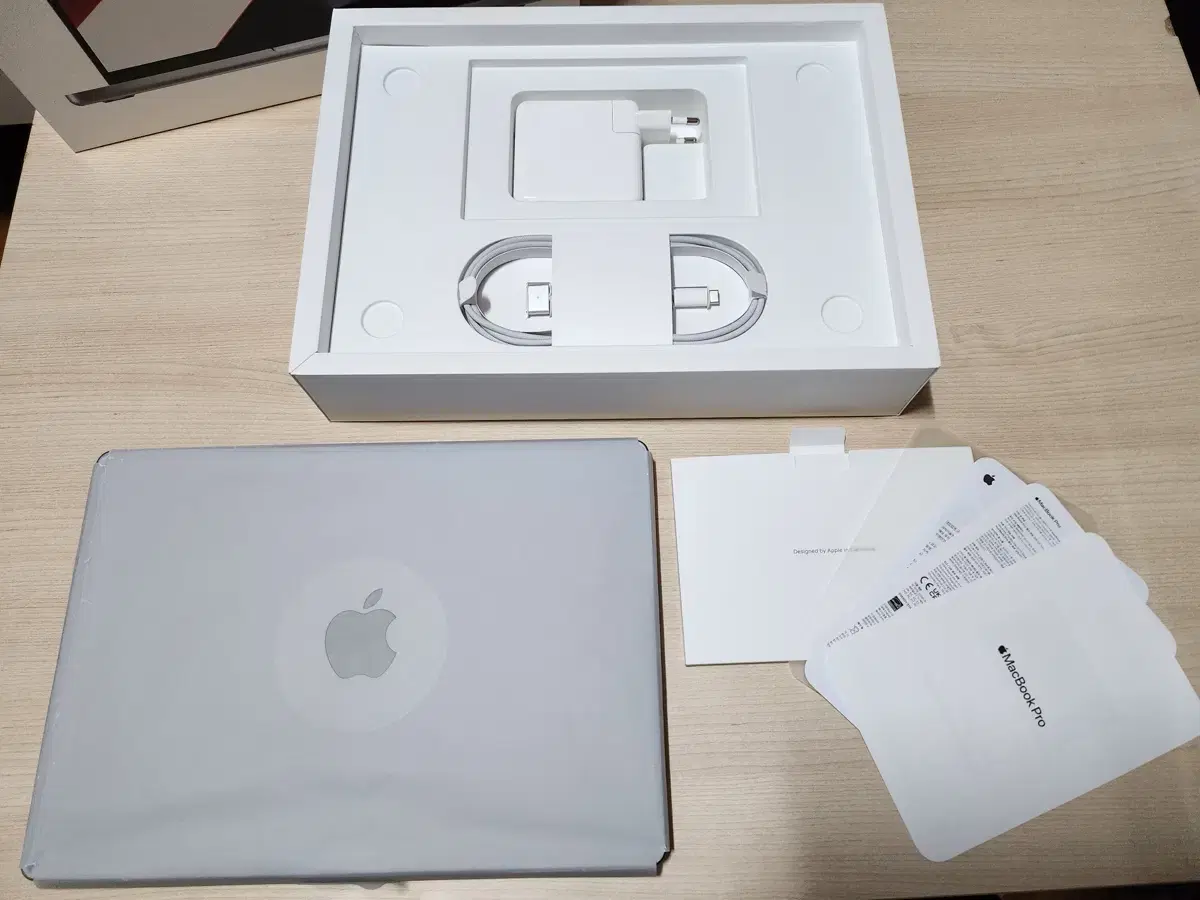 MacBook Pro 14-inch M1 Pro CTO 16g, 1tb Full Box