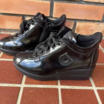 블랙 agile 스니커즈