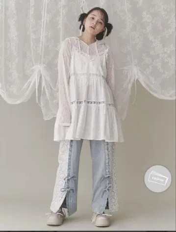 메리 제니 슬릿 레이스 팬츠