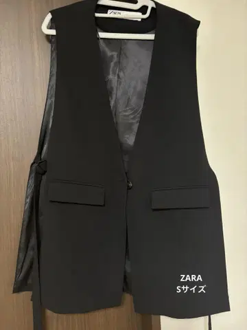 자라 심플한 블랙 노카라 베스트