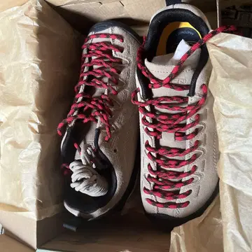 KEEN 트레킹 슈즈 베이지