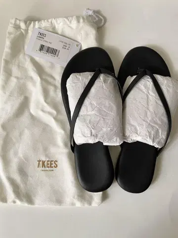 TKEES 블랙 플랫 샌들 수납 봉투 포함