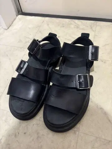 Dr.Martens 가죽 샌들