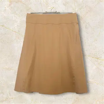 베이지 플레어 스커트 무릎 기장