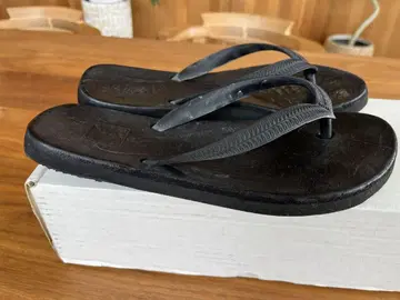 구이디 가죽 비치 샌들