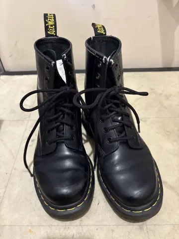 Dr.Martens 8홀 부츠
