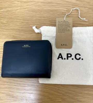 미사용 새상품 A.P.C 블랙 가죽 지갑
