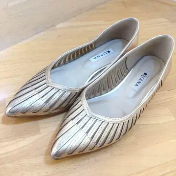 DIANA 23cm 골드 스트라이프 디자인 플랫 슈즈