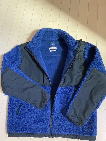 파란색 플리스 자켓 집업