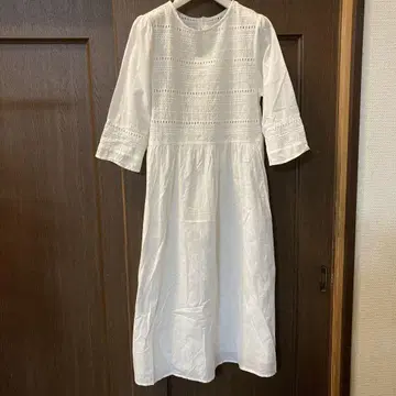 앤티크풍 화이트 면 원피스