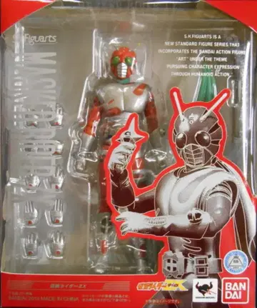 반다이 S.H.Figuarts 가면라이더 ZX (제크로스)