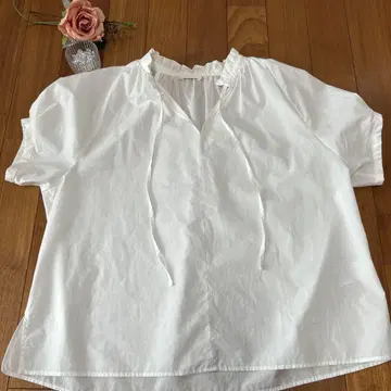 Ballsey 화이트 반팔 셔츠 프릴 넥