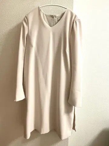BEIGE. 사이드 지퍼 원피스