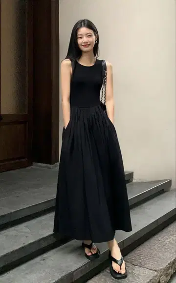 블랙 슬리브리스 티셔츠 원피스