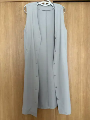 그레이 사이드 플리츠 베스트