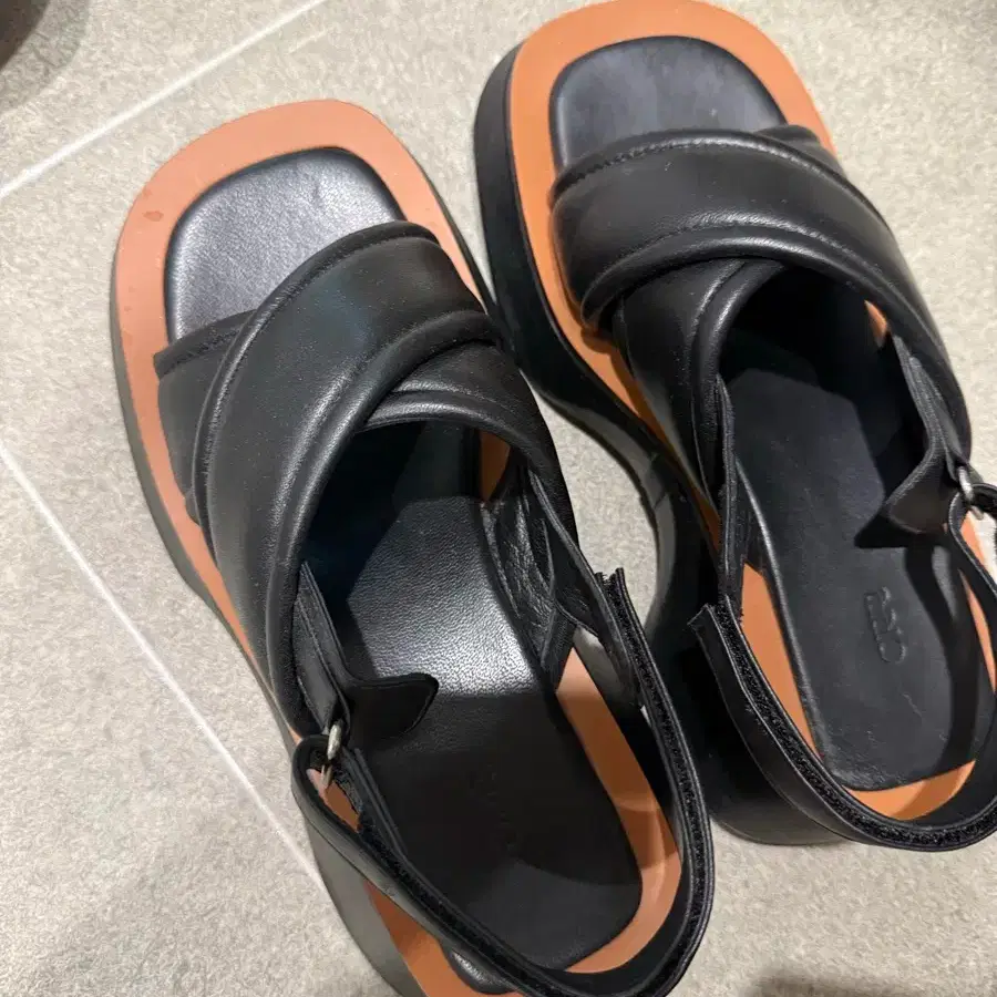 오르 크로스 플랫폼 탄 블랙