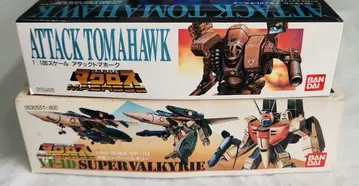1/100 '마크로스 / 가변 슈퍼 발키리 & 어택 토마호크' 반다이