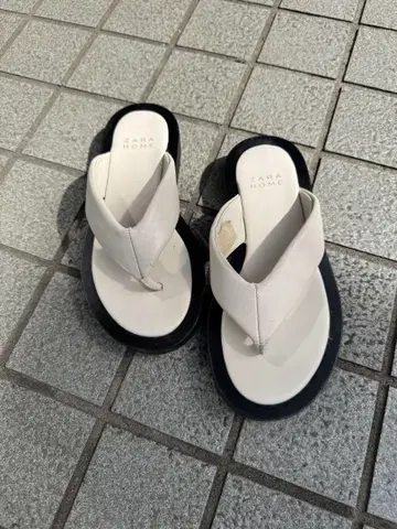 자라 화이트 플립플랍 샌들 23cm EU36