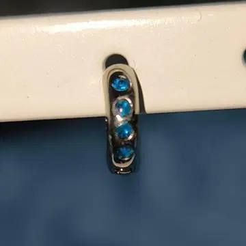 아즈루 AZZURRO 후프 귀걸이 실버 지르코니아 블루