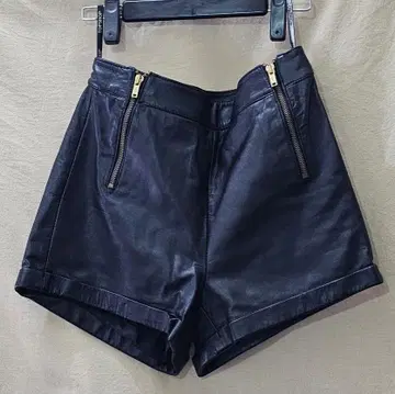 TOPSHOP 총 안감 천연 가죽 숏 팬츠 사이즈 UK8 블랙