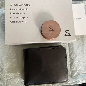 WILDSWANS 블랙 접이식 지갑